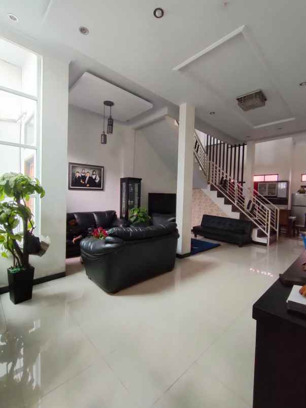 dijual rumah bulevar hijau