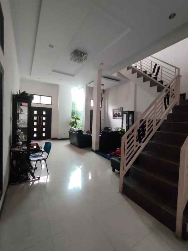 dijual rumah bulevar hijau