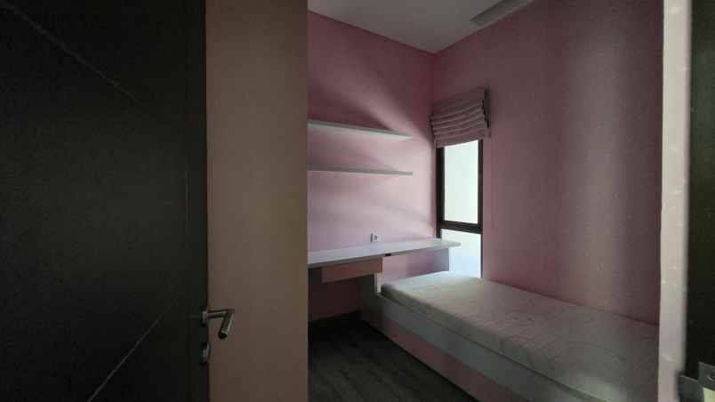 dijual rumah cantik di cluster olive summarecon bekasi