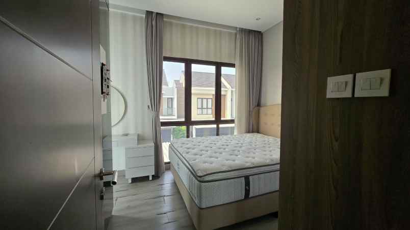 dijual rumah cantik di cluster olive summarecon bekasi