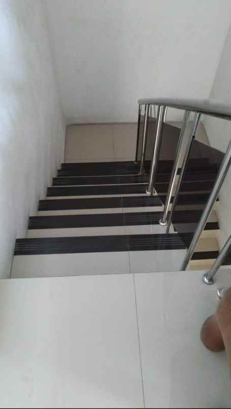 dijual rumah cantik di daerah taman modern