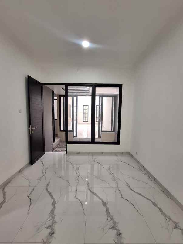 dijual rumah cempaka putih tengah