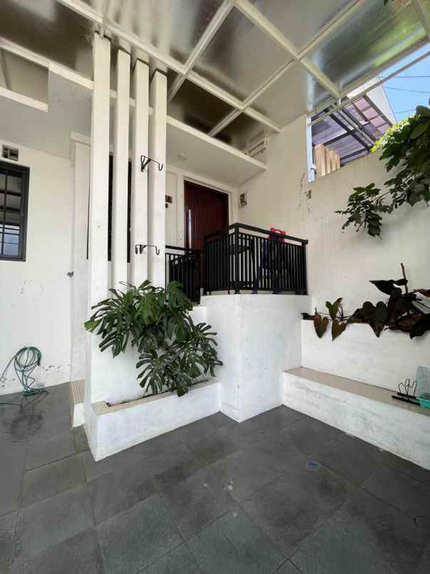 dijual rumah cihanjuang