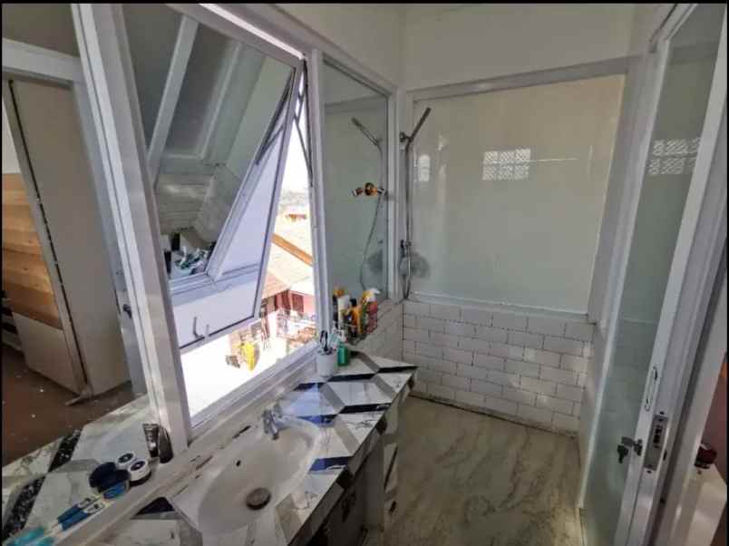 dijual rumah cihanjuang rahayu