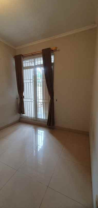 dijual rumah cinambo
