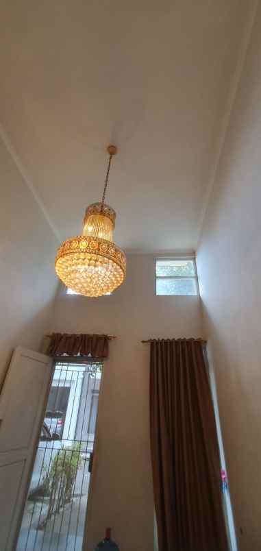 dijual rumah cinambo