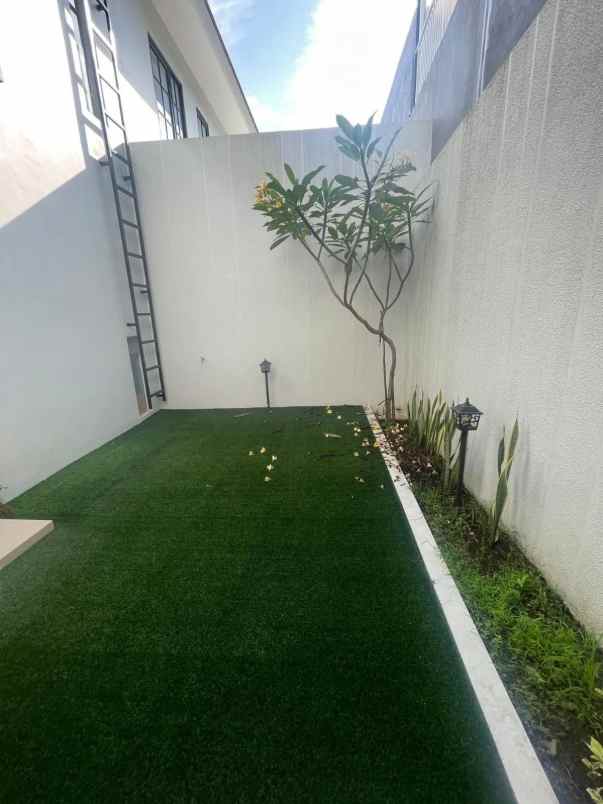 dijual rumah citra grand