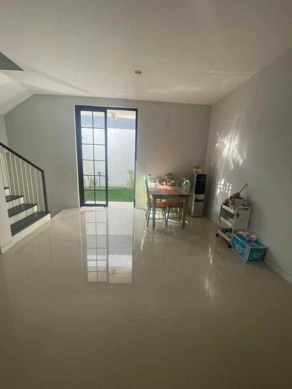 dijual rumah citra grand