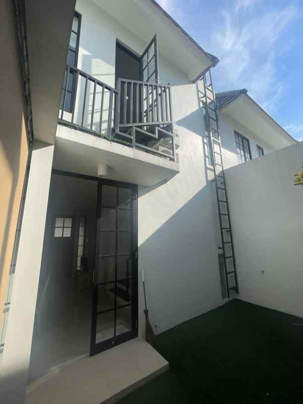 dijual rumah citra grand