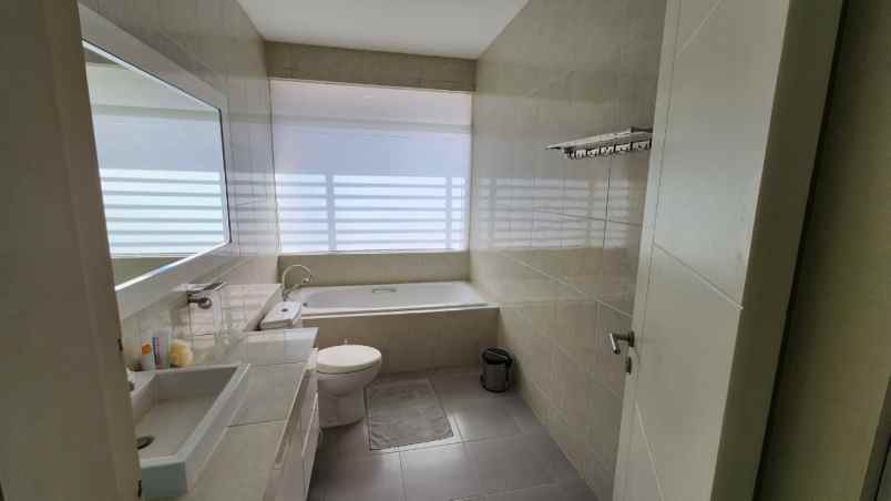 dijual rumah citra grand