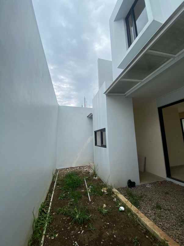 dijual rumah ciwaruga