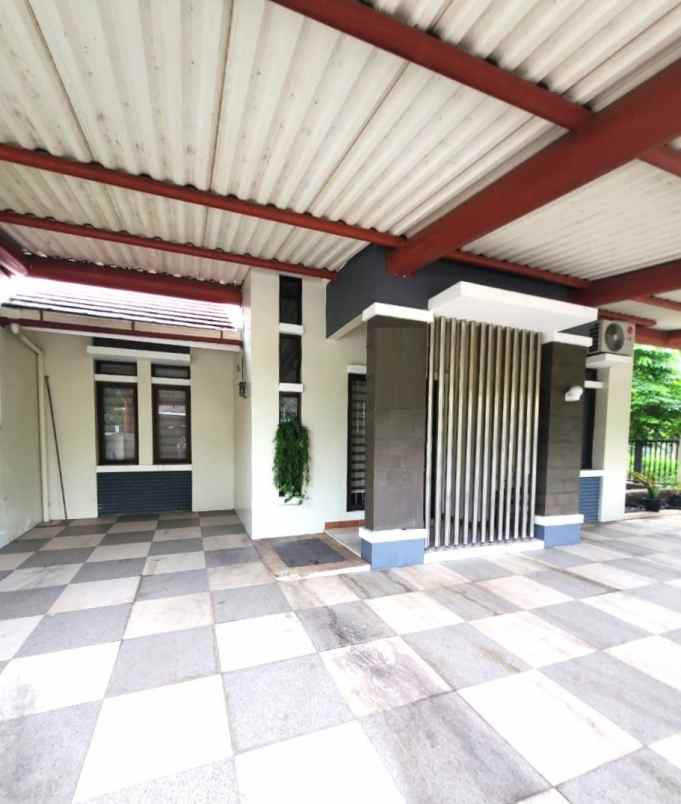 dijual rumah cluster aralia harapan