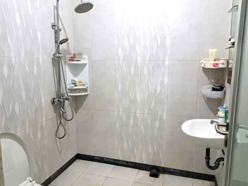 dijual rumah cluster aralia harapan