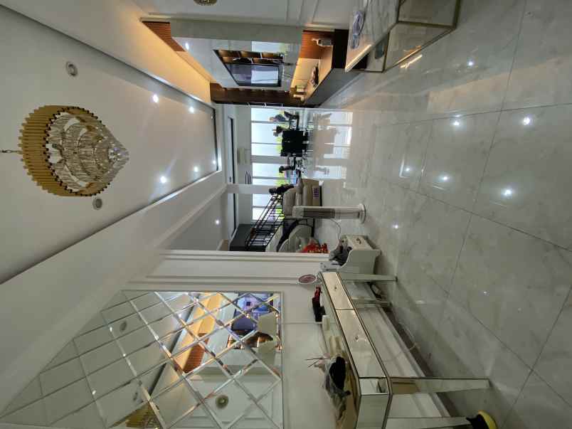 dijual rumah cluster aristoteles