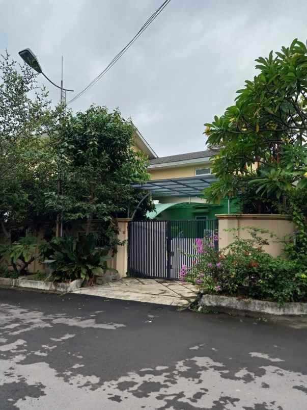 dijual rumah cluster harapan indah