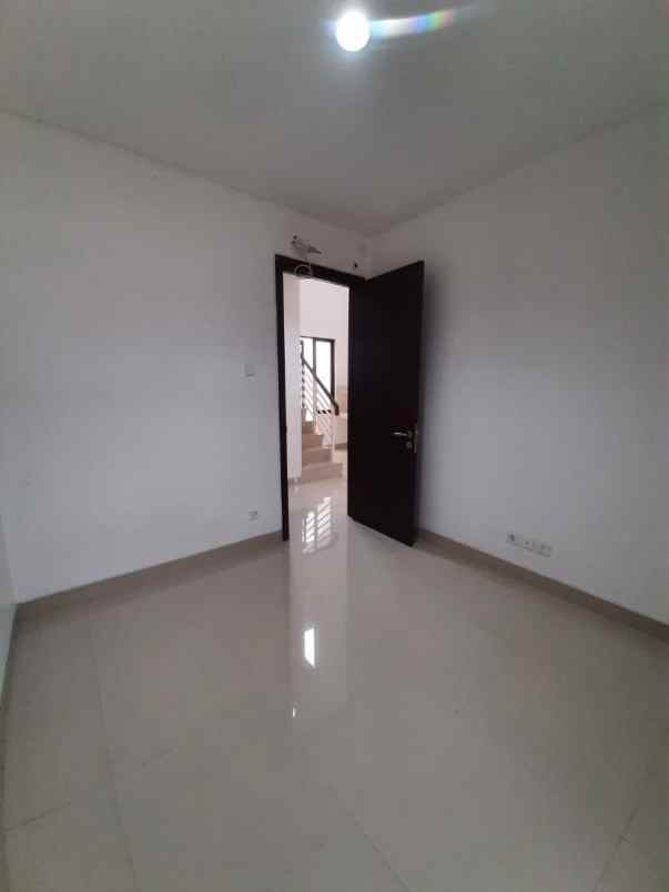 dijual rumah cluster shinano jgc