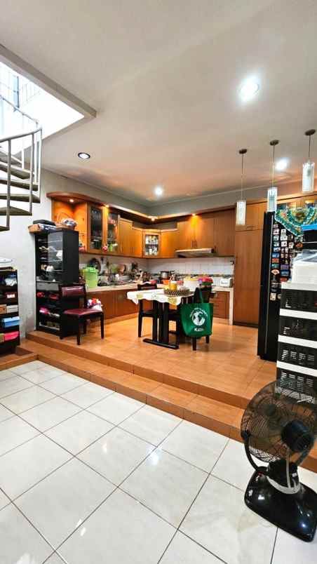 dijual rumah cluster taman sari