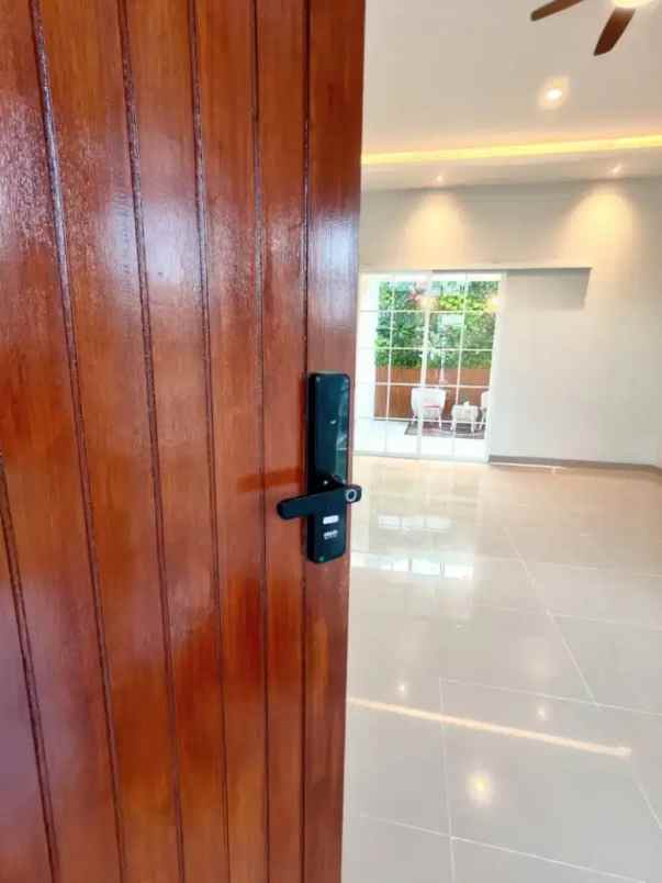 dijual rumah cluster umara residence