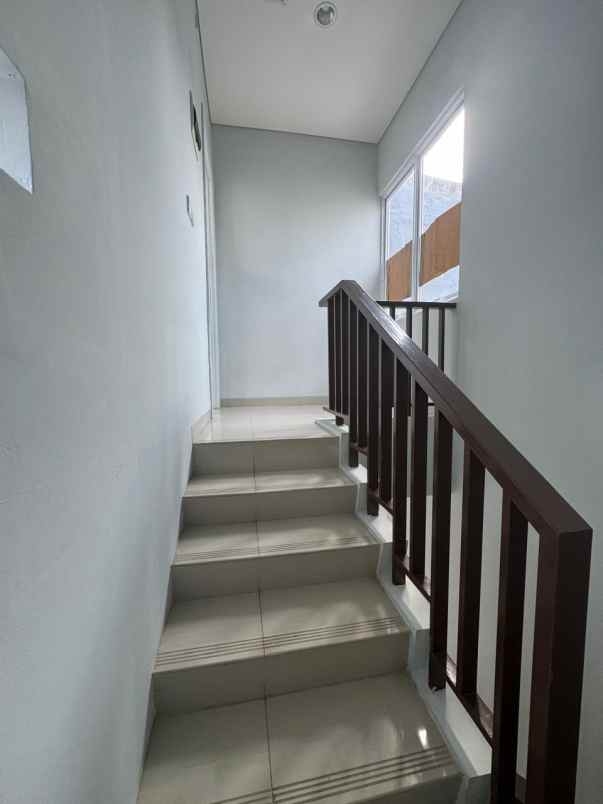 dijual rumah cluster yarra jakarta