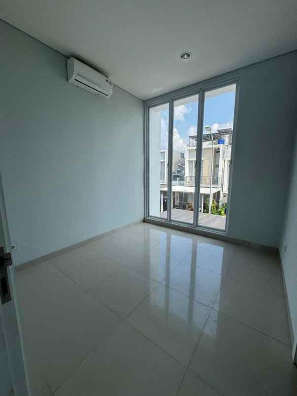 dijual rumah cluster yarra jakarta