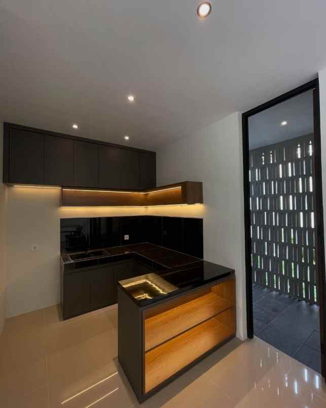 dijual rumah condongcatur