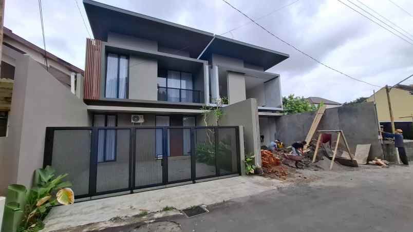 dijual rumah condongcatur