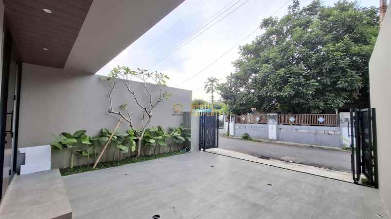 dijual rumah condongcatur