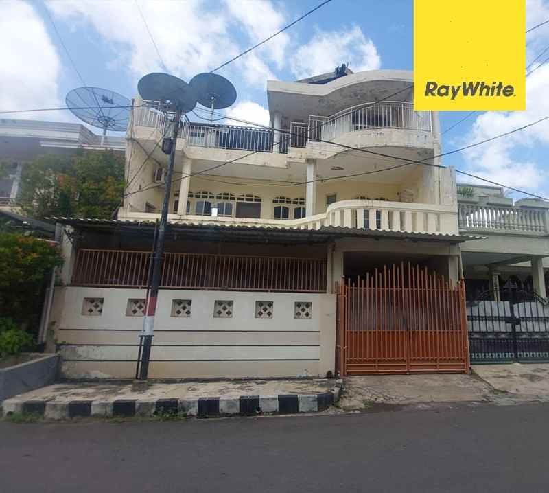 dijual rumah darmo baru barat