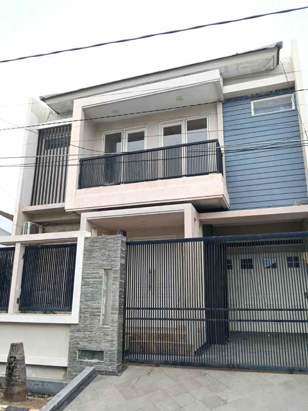 dijual rumah darmo indah selatan