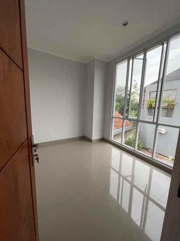 dijual rumah dekat lrt harjamukti