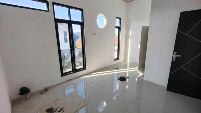 dijual rumah deltasari baru waru