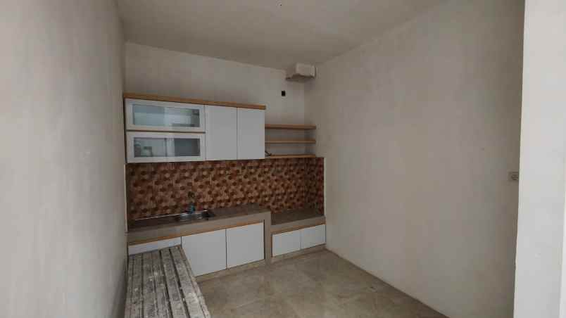 dijual rumah deltasari baru waru