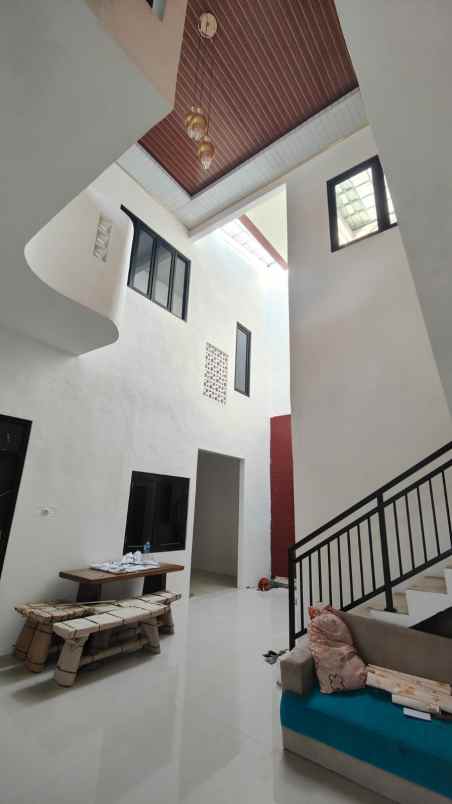 dijual rumah deltasari baru waru