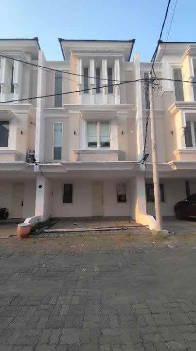 dijual rumah dharmahusada