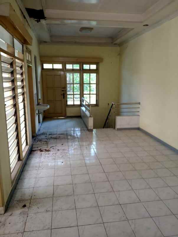 dijual rumah dharmahusada indah