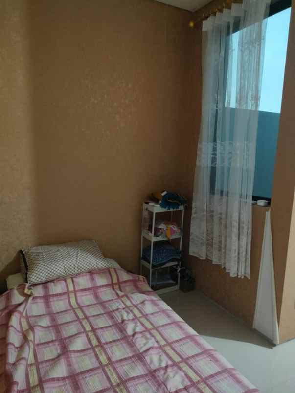 dijual rumah di grand pakuwon cluster gladstone