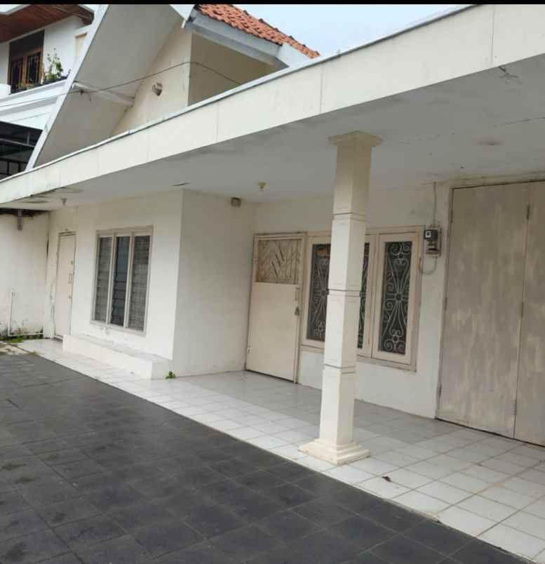 dijual rumah di jl seroja semteng semarang