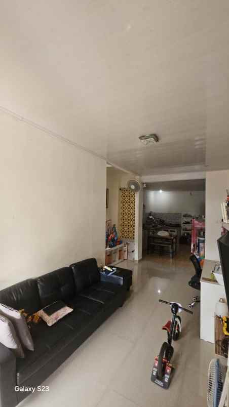 dijual rumah di komplek deppen harjamukti depok