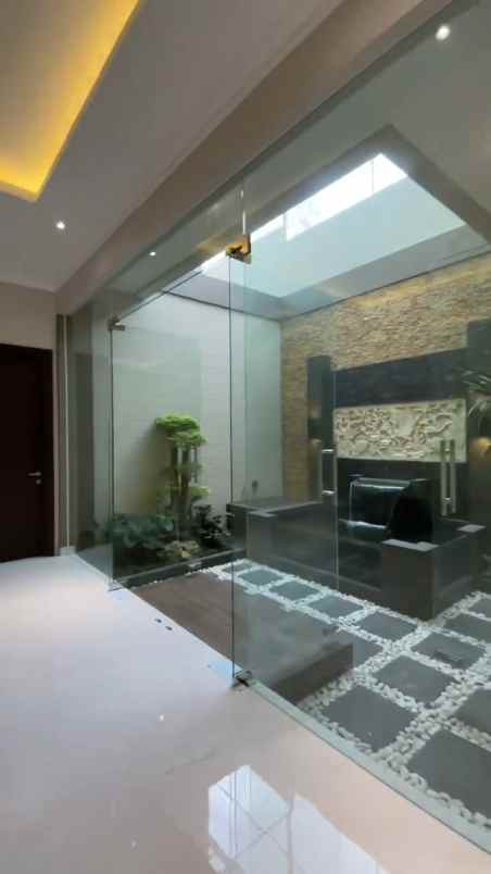 dijual rumah east emerald mansion