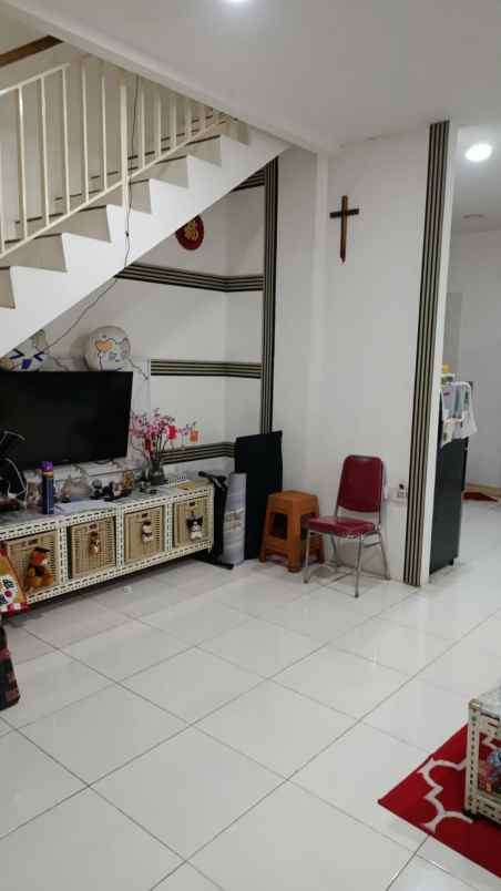 dijual rumah gading griya