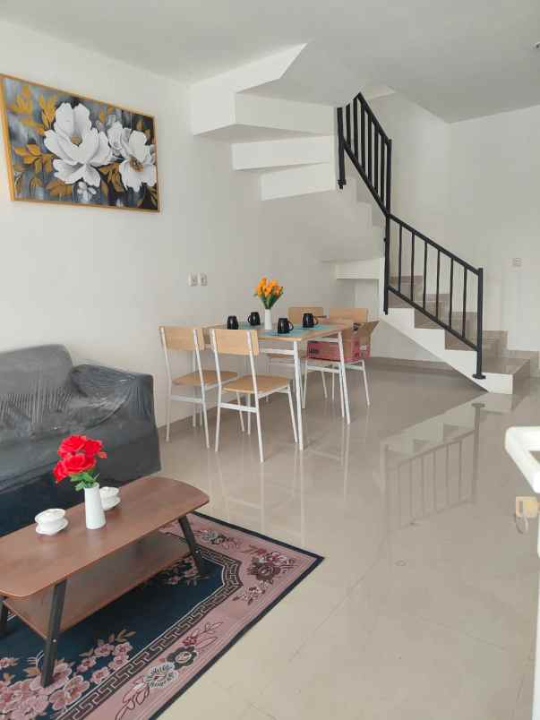 dijual rumah gading griya residence