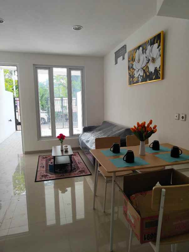 dijual rumah gading griya residence