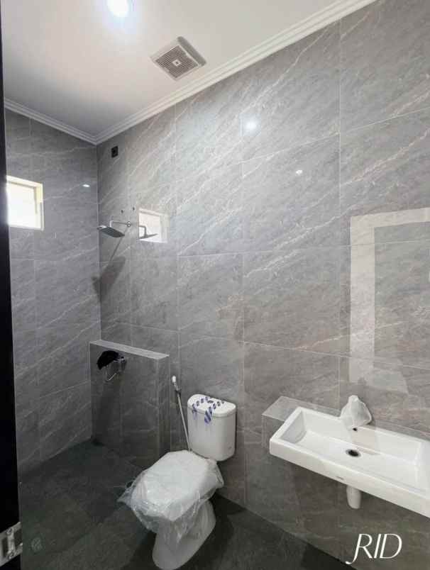 dijual rumah galaxy bumi permai
