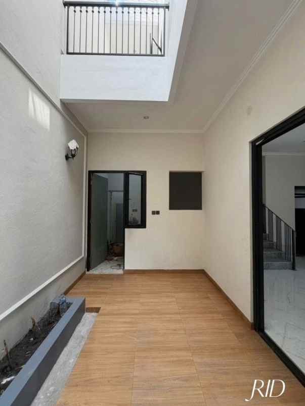 dijual rumah galaxy bumi permai