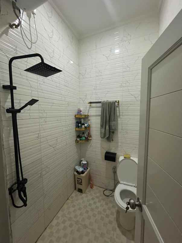 dijual rumah geneve residence cilodong