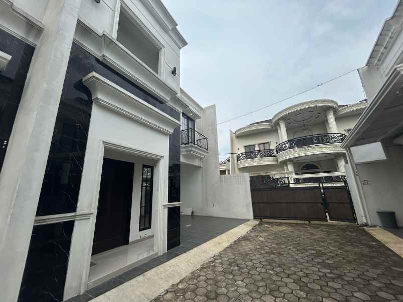 dijual rumah geneve residence cilodong