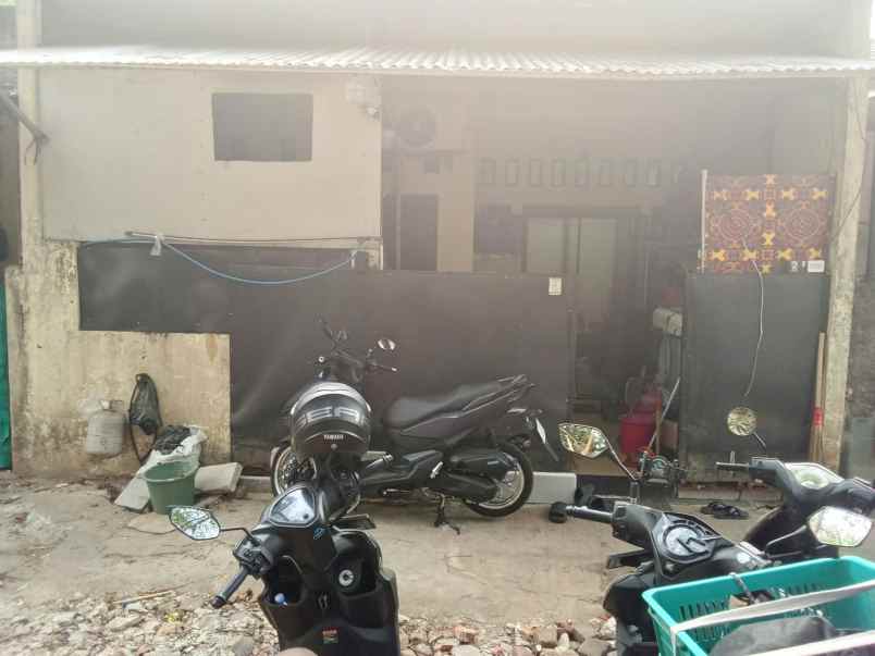 dijual rumah gg makam kampung dukuh rt