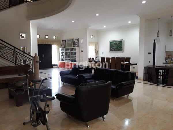 dijual rumah graha family citraland surabaya barat