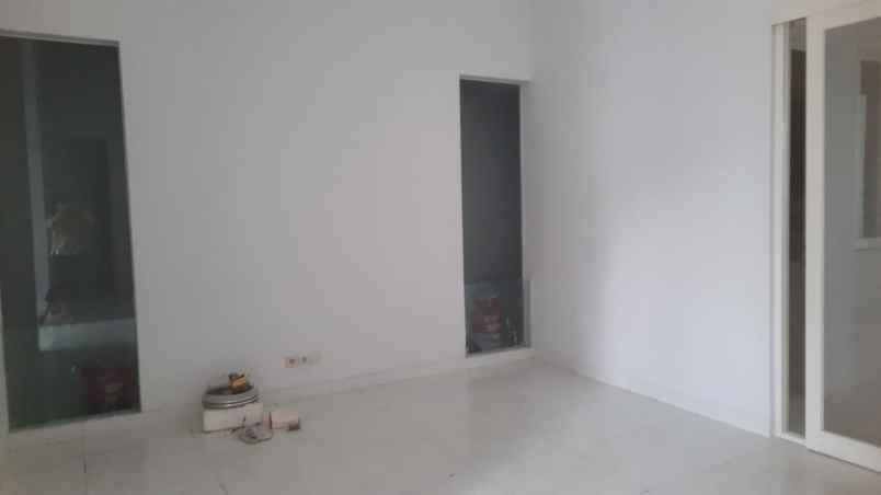 dijual rumah graha santoso regency