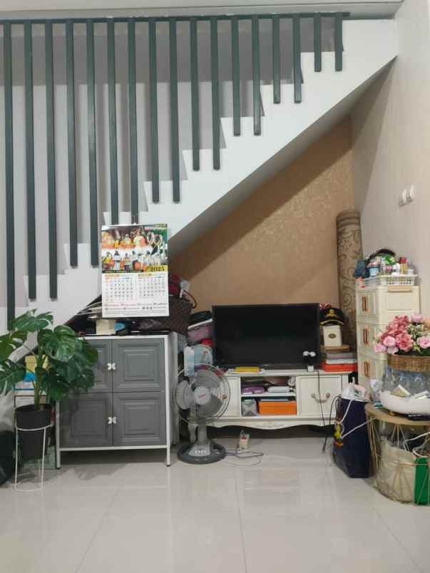 dijual rumah grand pakuwon cluster queensland